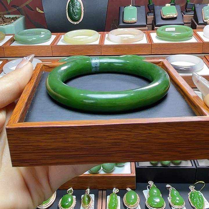 和田玉手镯56+未镶嵌小**•