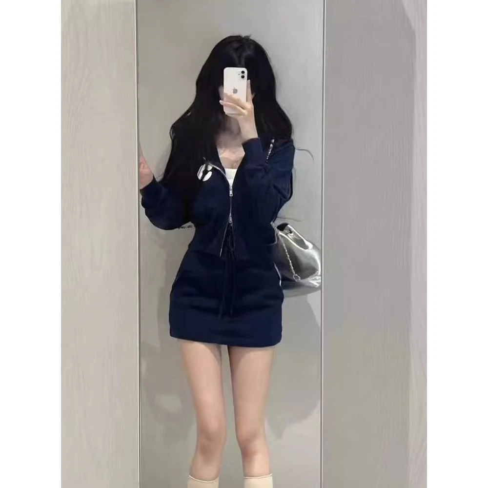 灰色刺绣连帽开衫休闲卫衣外套女冬季甜美清纯松紧腰包臀裙套装