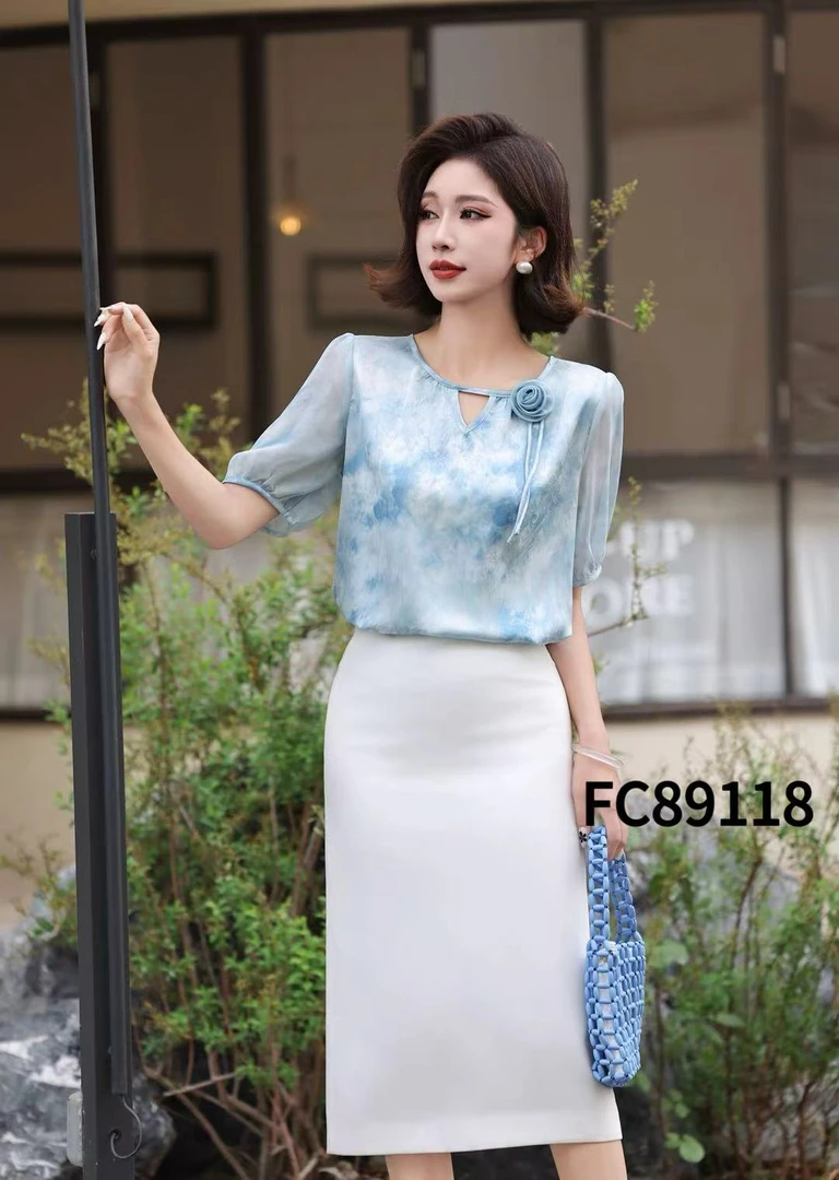 亮丝蕾丝打底衫洋气国风百搭蓝色修身型短款常规款显瘦印花