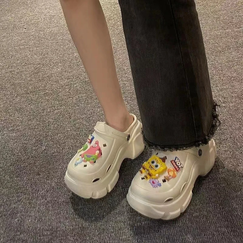 2025年夏季新款网红可爱卡通洞洞鞋女厚底增高踩屎感防滑凉拖鞋潮