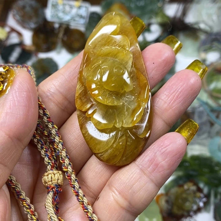 未镶嵌蛇纹石玉吊坠
