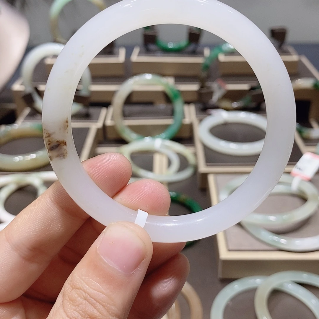 独山玉未镶嵌手镯