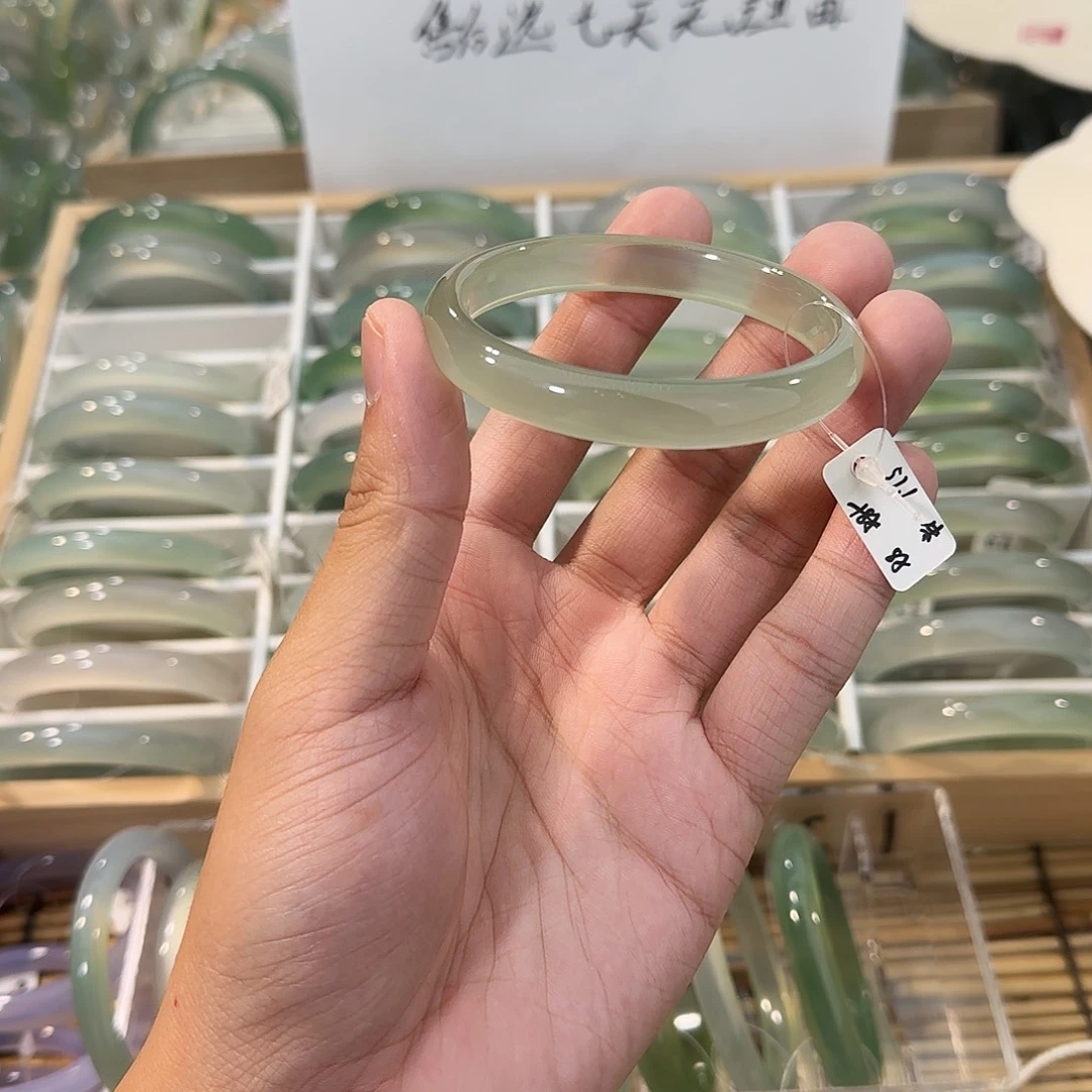 玛瑙/玉髓未镶嵌手镯圈口57.1