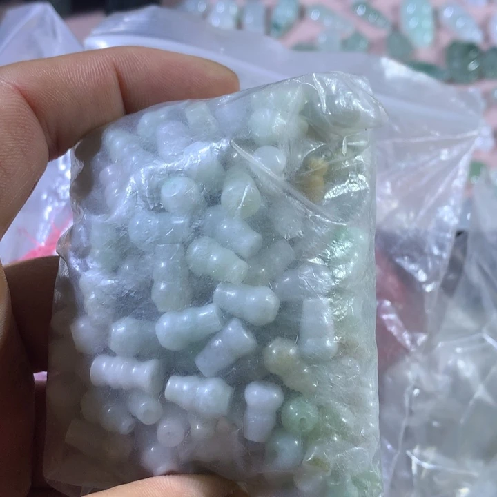 翡翠未镶嵌颈饰散珠，随机，一半发货