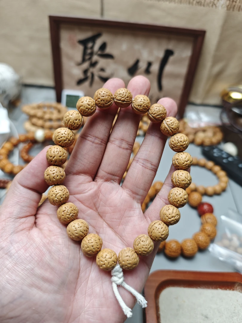 盘锦老树一代小黄桃，野生桃核油性特别大。变色效果看直播间