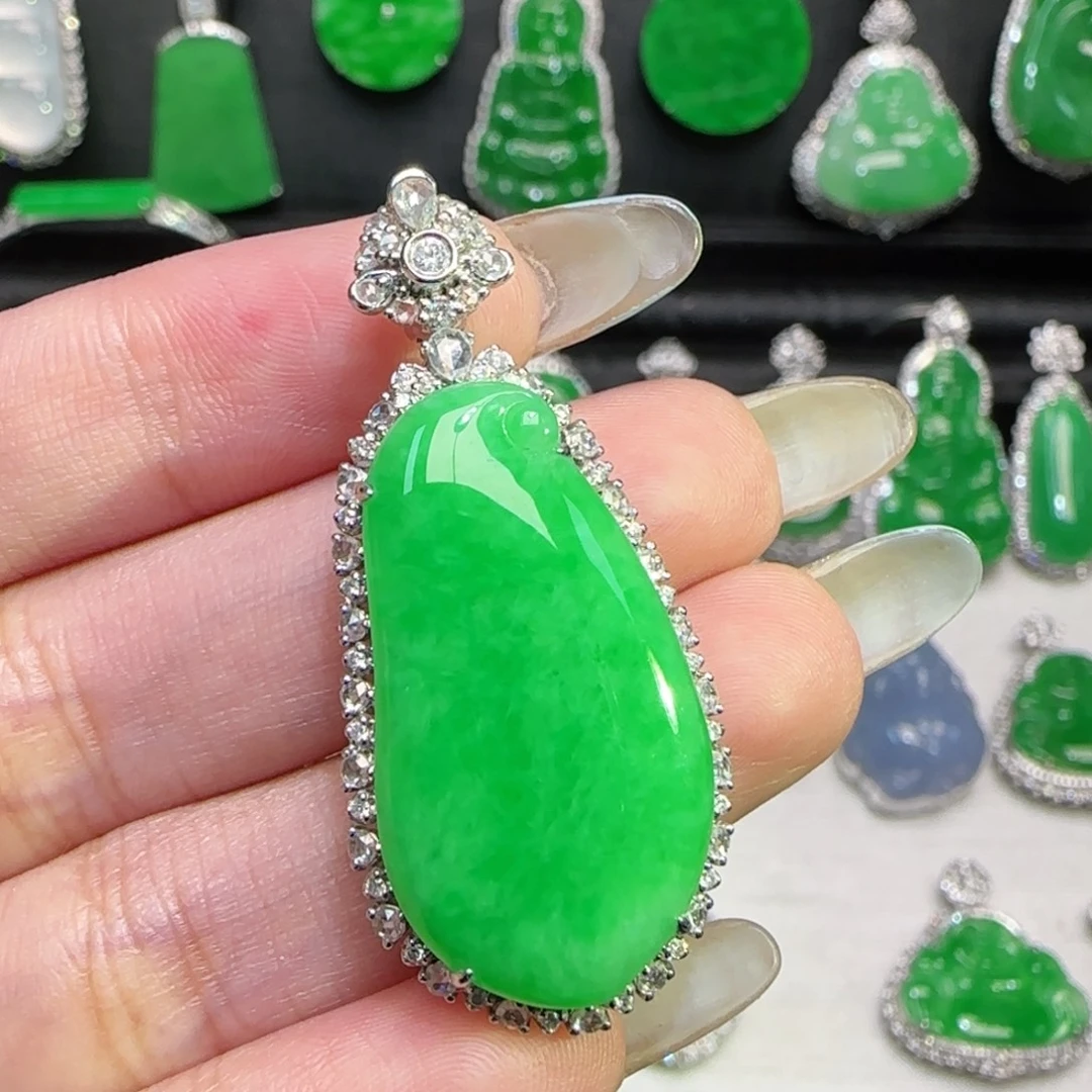 翡翠18K金镶嵌颈饰