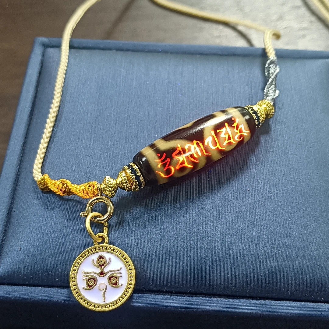 六字真言，玛瑙三眼，古珠吊坠，小众，百搭，时尚。