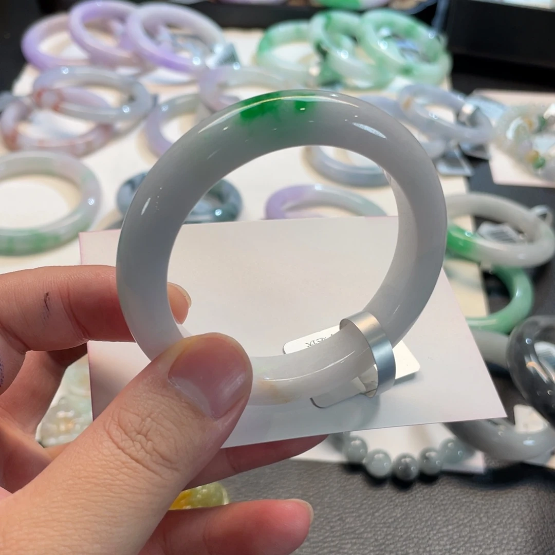 翡翠未镶嵌手镯102号 55.5正圈 有纹裂