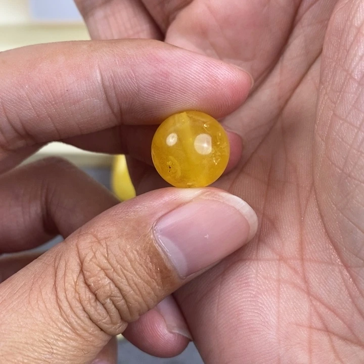 琥珀裸石未镶嵌张****猪琥珀蜜蜡