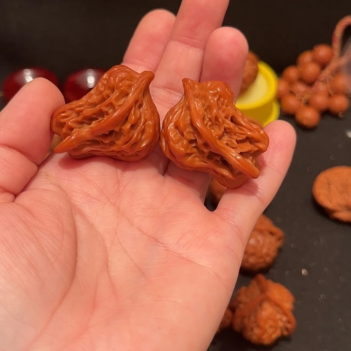 文玩核桃吊坠小鸟