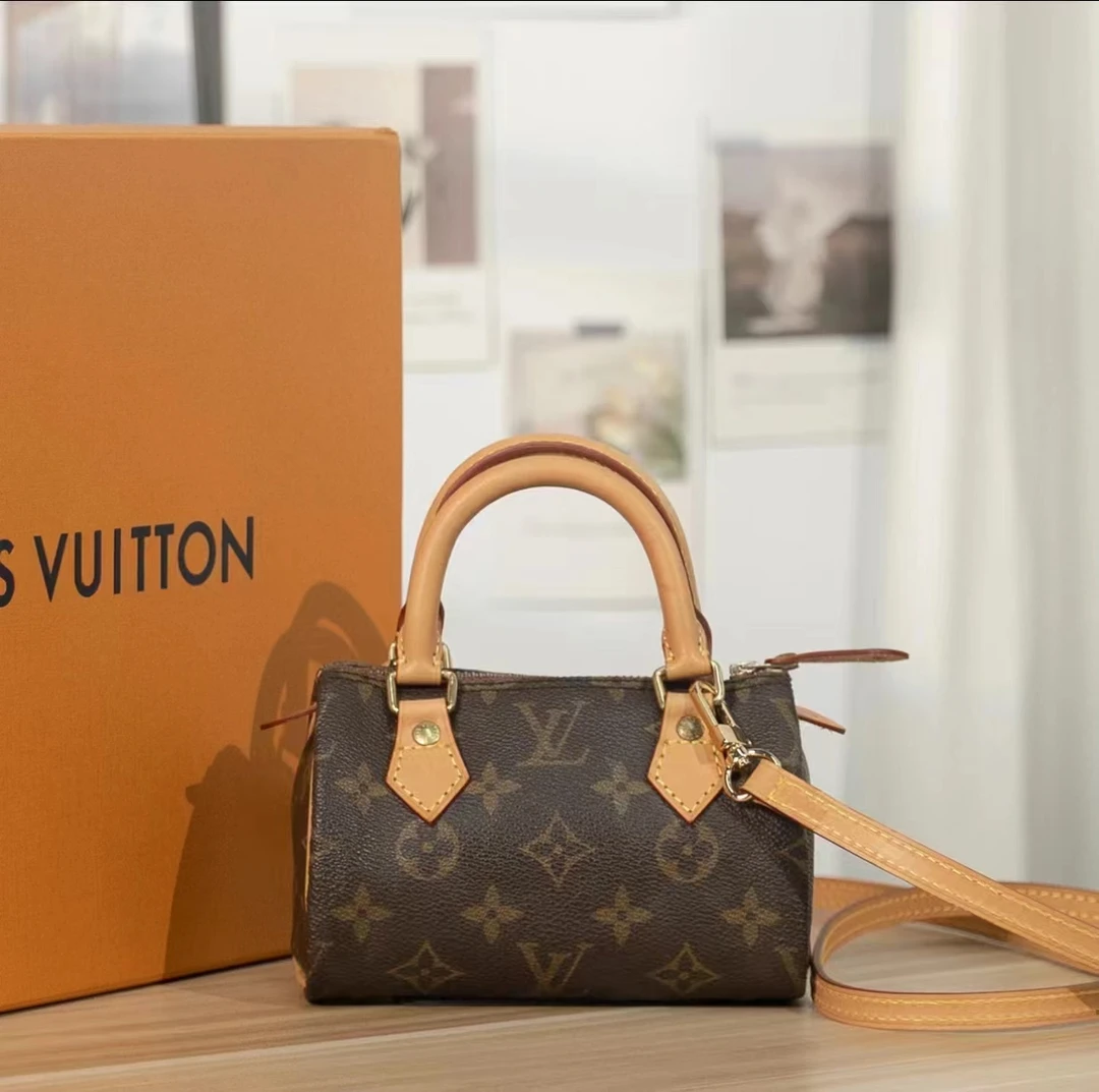 99新 LouisVuitton/路易威登 栗子/nanomini/枕头包/植柔革换新