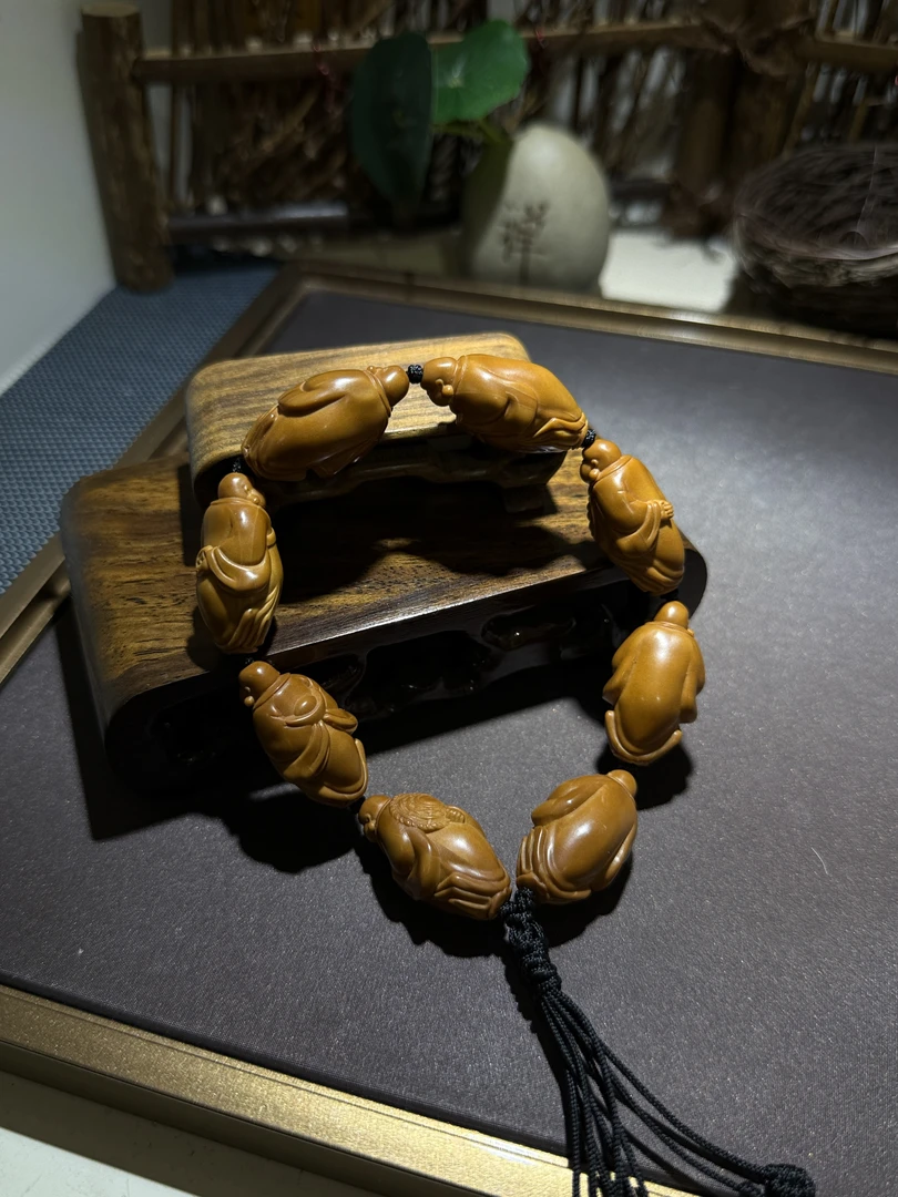 1.6cm爆红老料立雕整身弥勒橄榄核