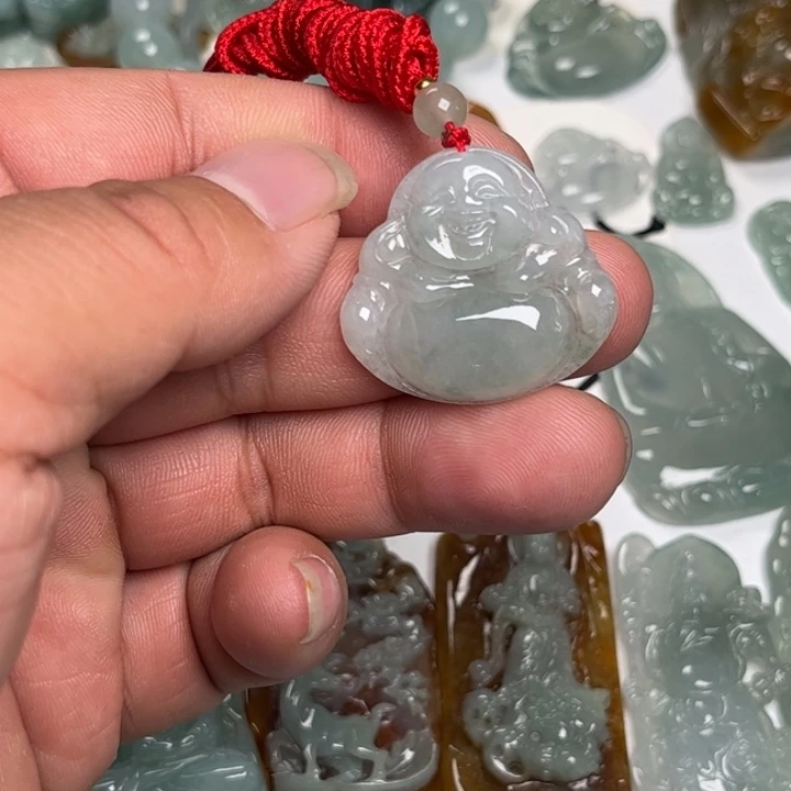 翡翠未镶嵌颈饰佛