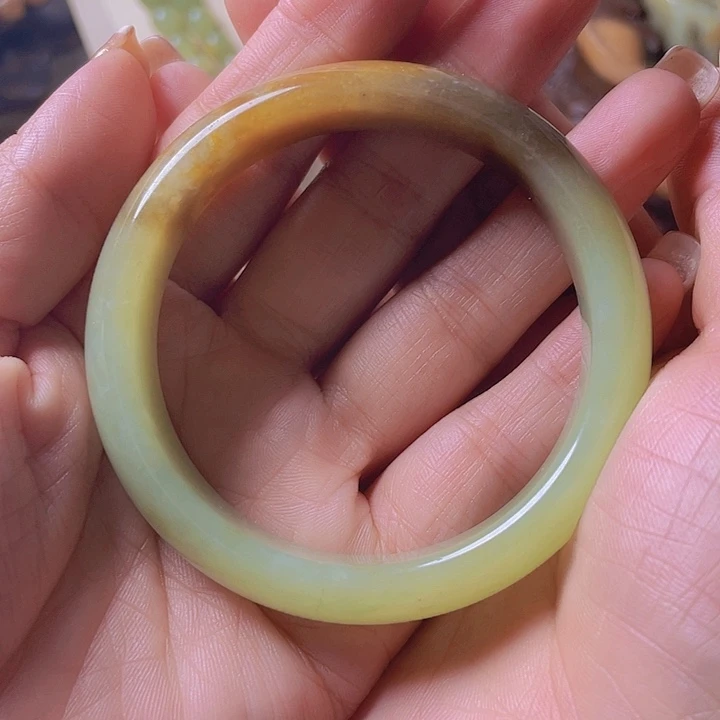 未镶嵌手镯岫岩河磨玉（透闪石质玉）十****心