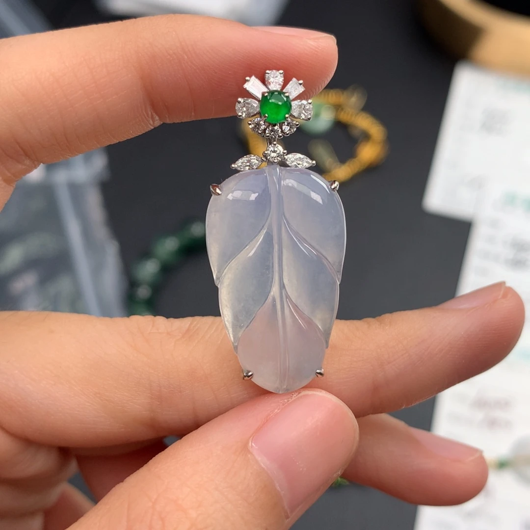 颈饰18K金镶嵌翡翠翡翠吊坠