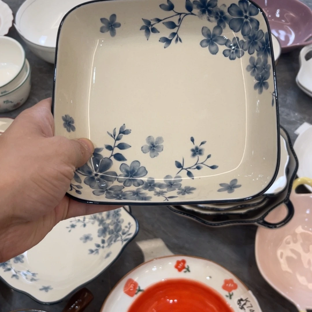 陶瓷微瑕餐具介意勿拍，满18飞！