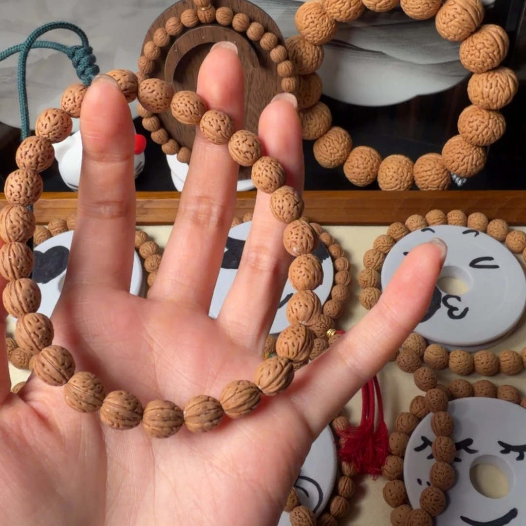 猫***鹰野生钱袋子桃核吊坠