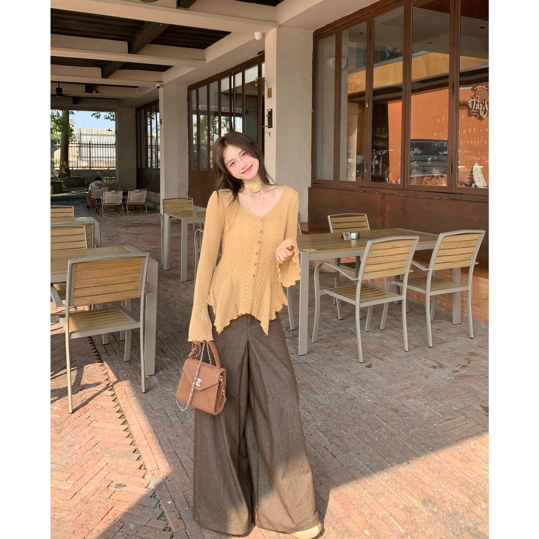 早秋氛围感穿搭独特漂亮不规则修身气质喇叭袖V领针织衫开衫上衣