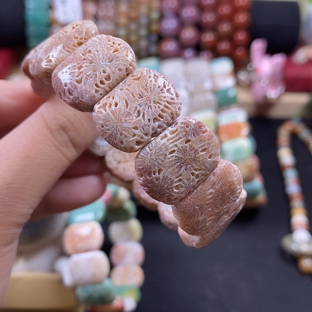 向***葵硅化珊瑚（珊瑚玉）未镶嵌手牌