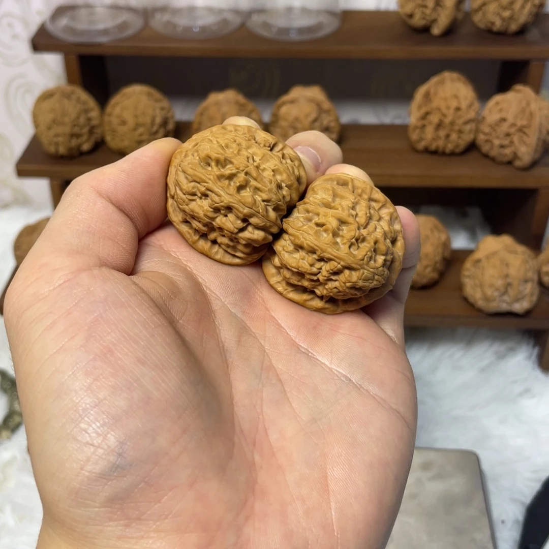 文玩核桃吊坠世*三角白全品36