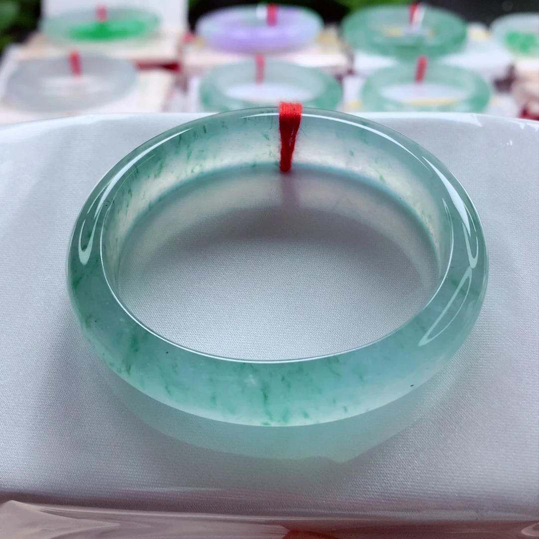 翡翠手镯（贵妃镯）未镶嵌52.2新货炸光高冰飘花小手捡漏A