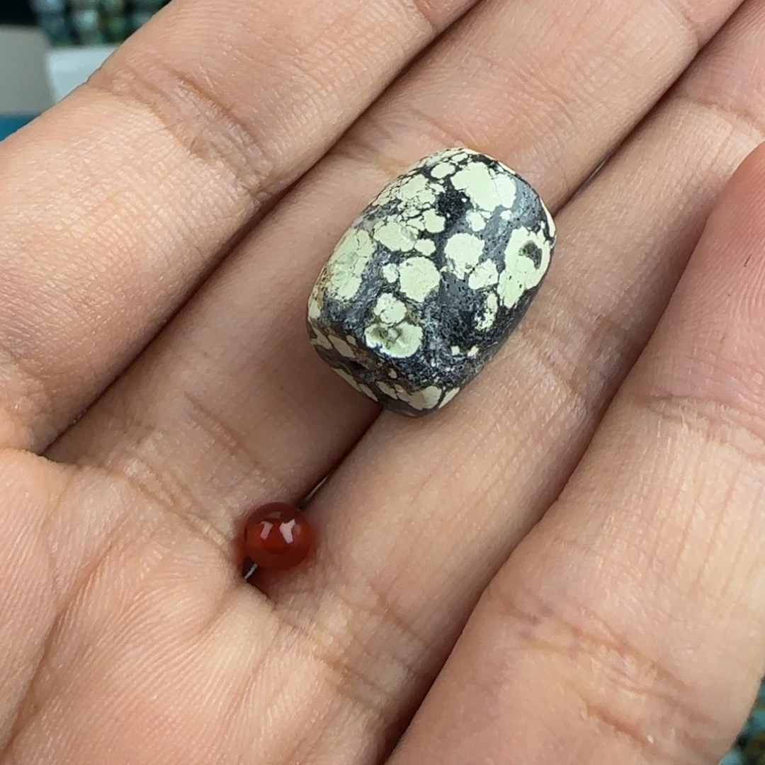 南红玛瑙未镶嵌配饰瑕疵