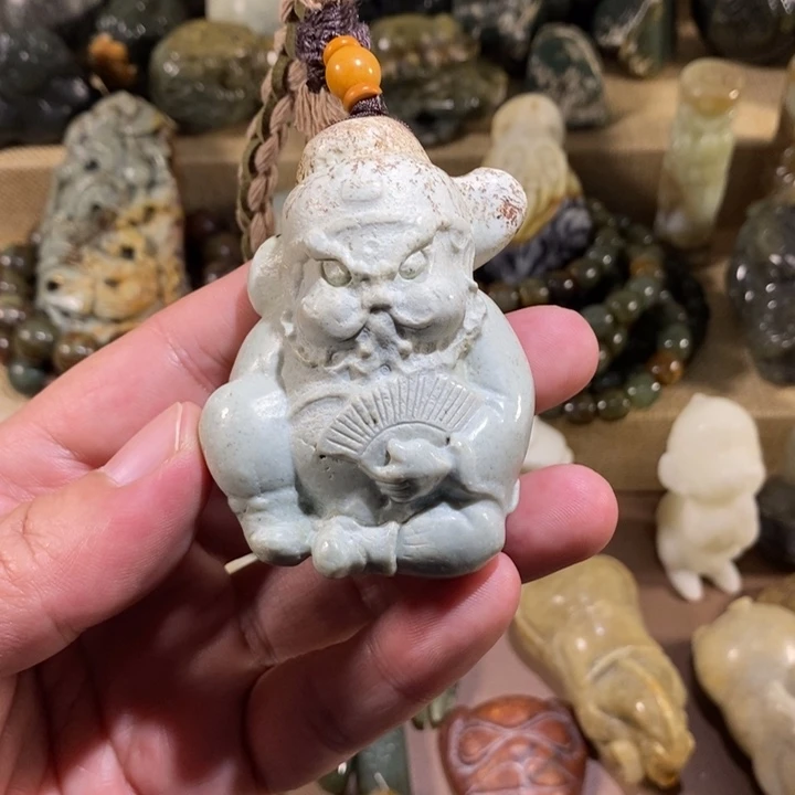 透闪石质玉未镶嵌挂件