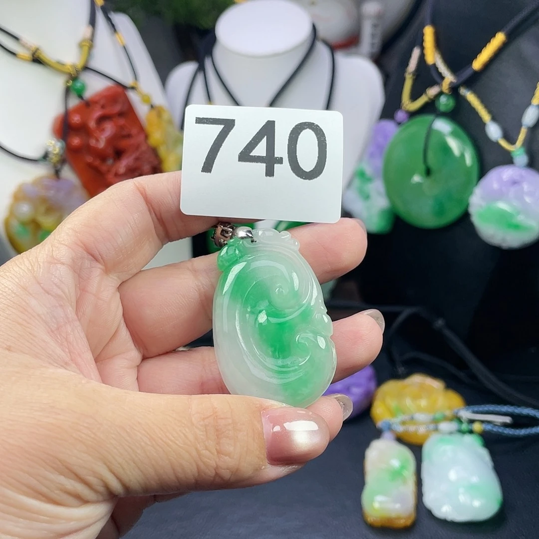 翡翠未镶嵌吊坠(赠链)