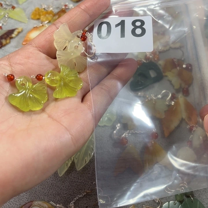 蛇纹石玉耳饰未镶嵌遇****己