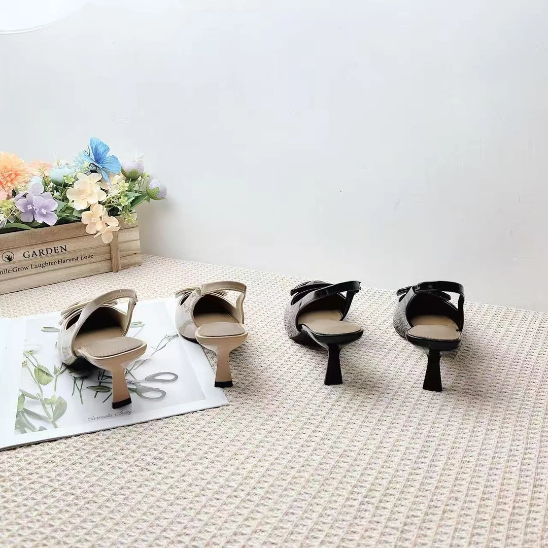 8906  新款法式气质百搭时尚细跟包头凉鞋