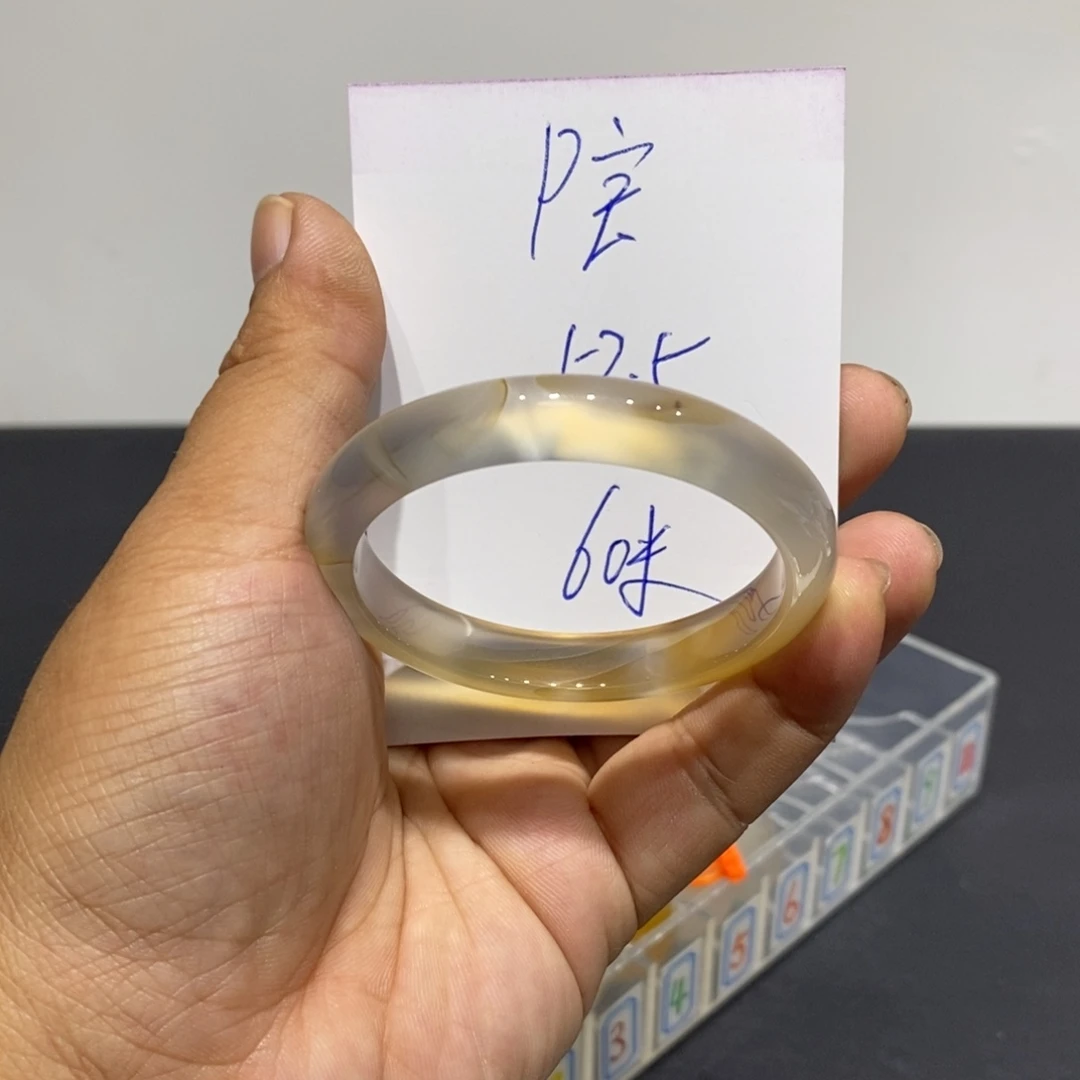 h***宝玛瑙/玉髓未镶嵌手镯