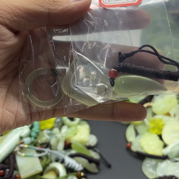 叮***意未镶嵌蛇纹石玉手镯