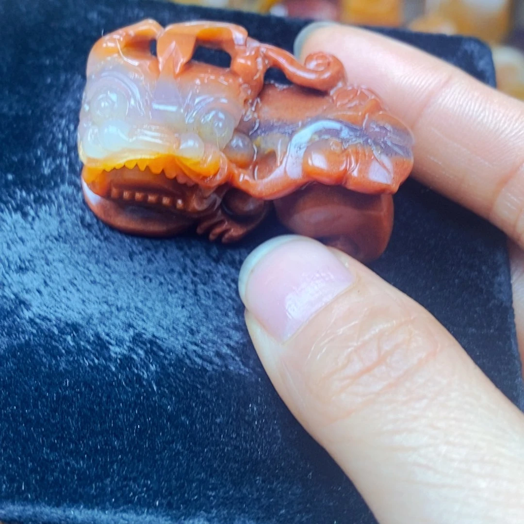 未镶嵌石英质玉（黄龙玉）颈饰