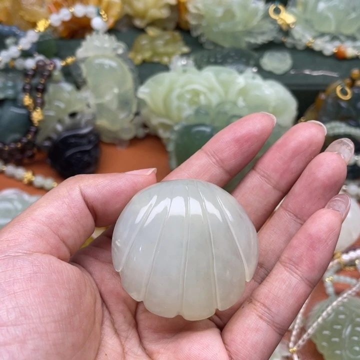 菩***果未镶嵌蛇纹石玉项链