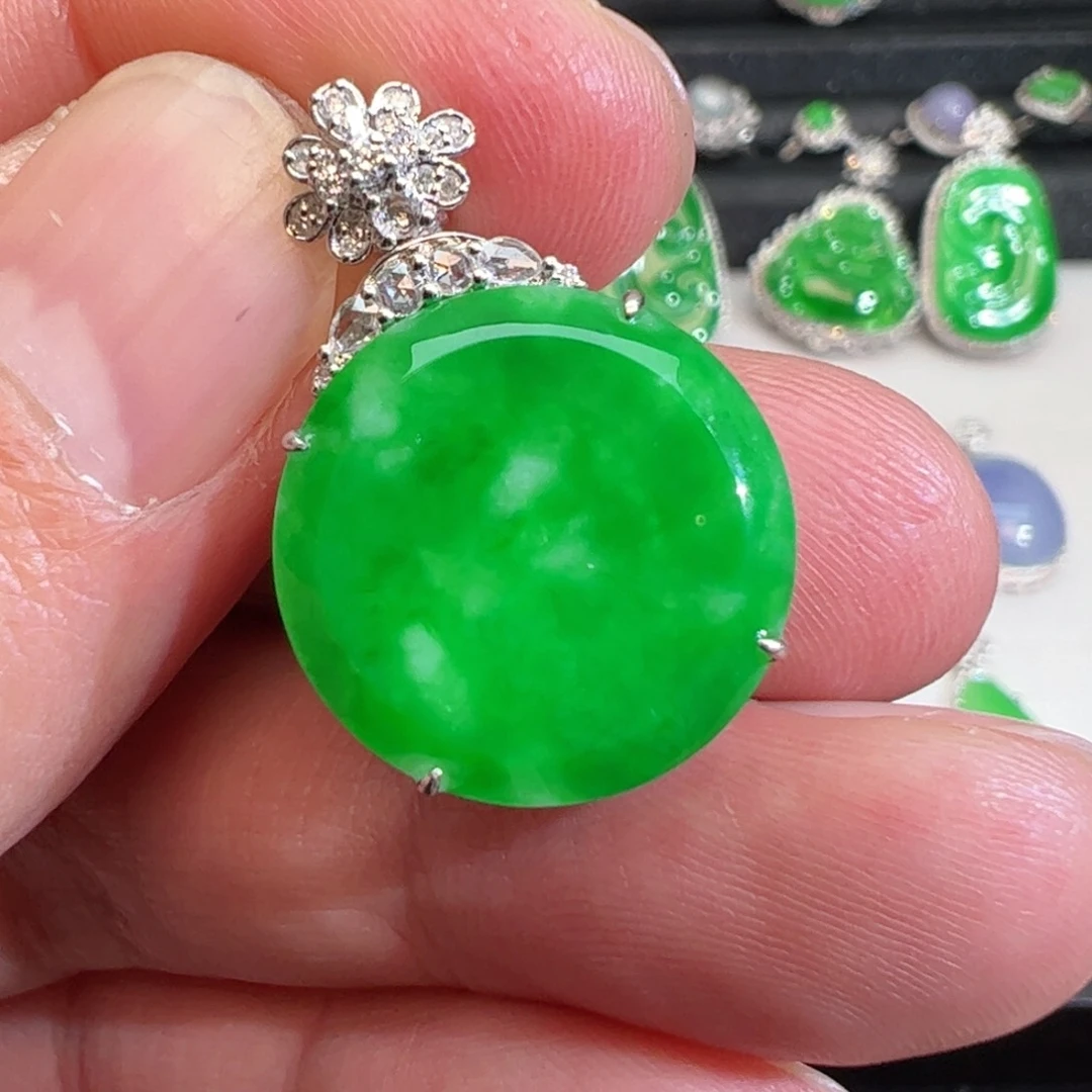 翡翠吊坠(不含链)18K金镶嵌