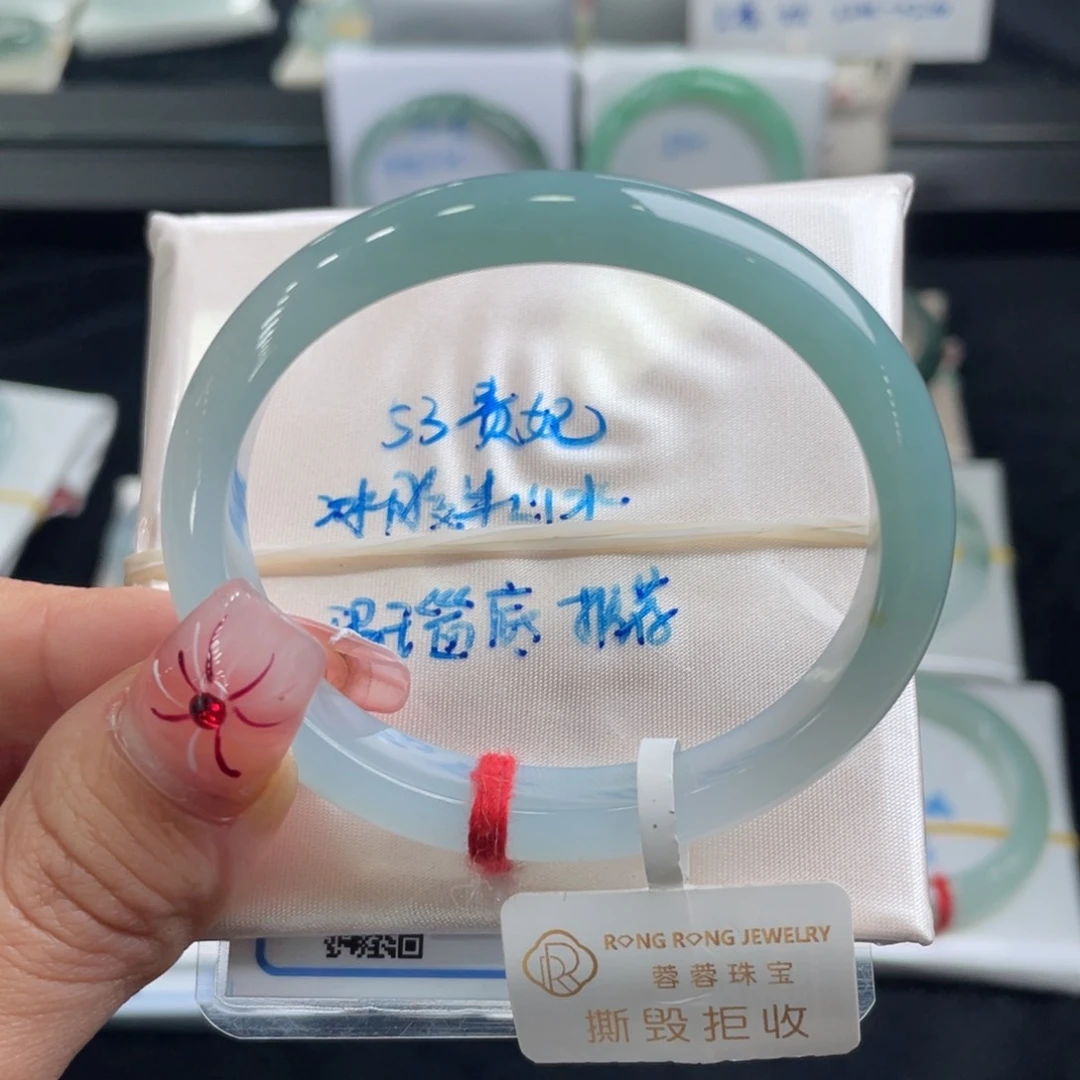 翡翠手镯未镶嵌翡翠手镯