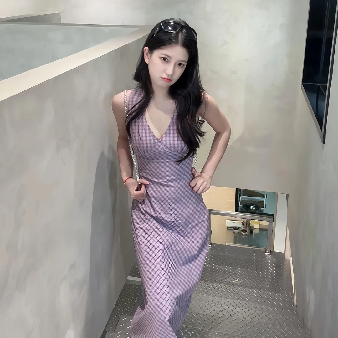 3990气质海边度假风a字长裙夏季韩系紫色格子v领吊带连衣裙裙子