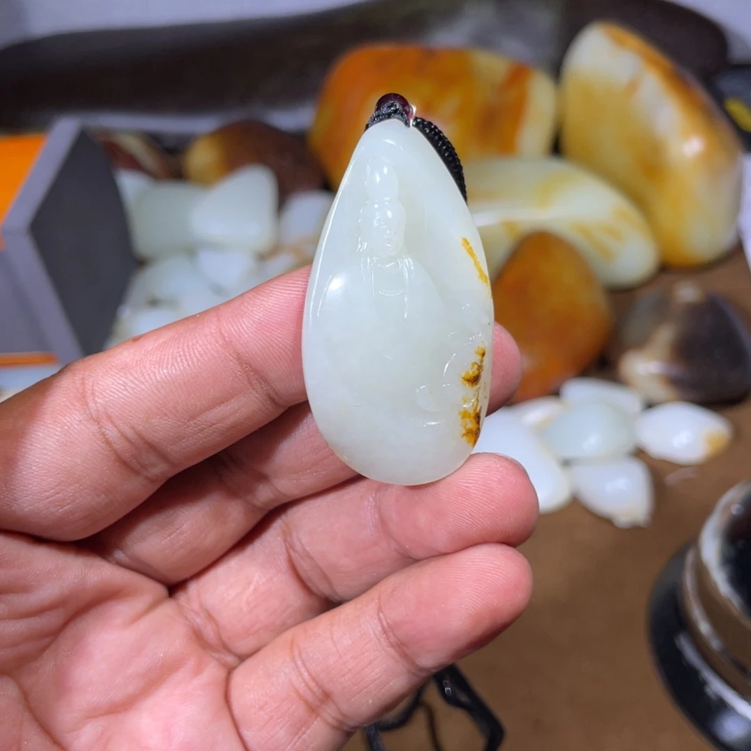 巴***蒂和田玉（白玉）未镶嵌颈饰