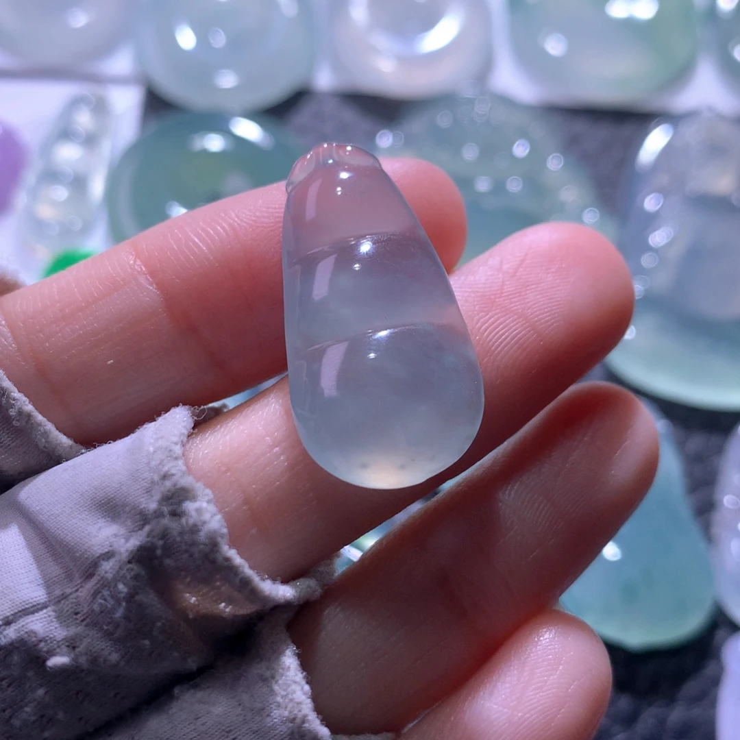 翡翠未镶嵌颈饰豆