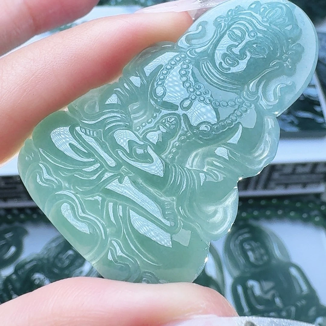 翡翠未镶嵌颈饰多样性发其一
