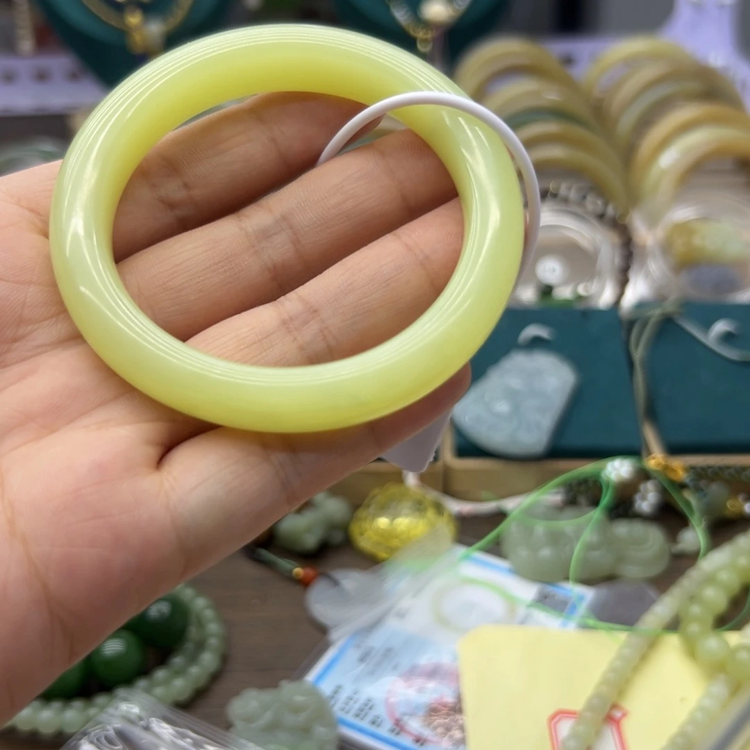 和田玉手镯未镶嵌y**n55.6圈围985瑕