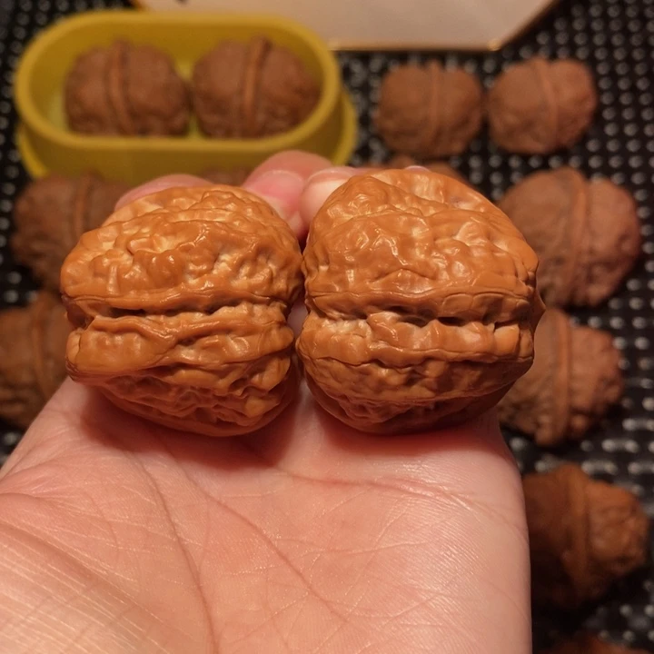 文玩核桃把件四开一线天八腿