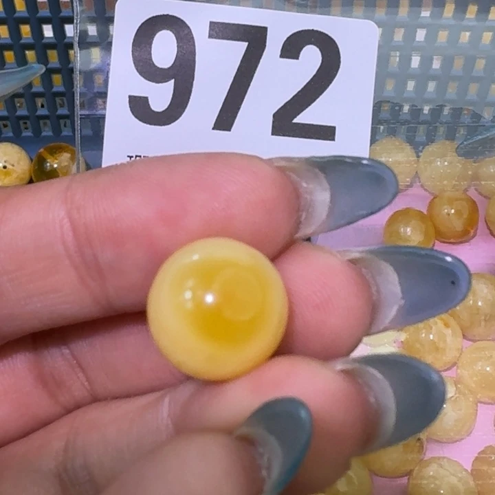 裸石琥珀未镶嵌13.9瑕疵
