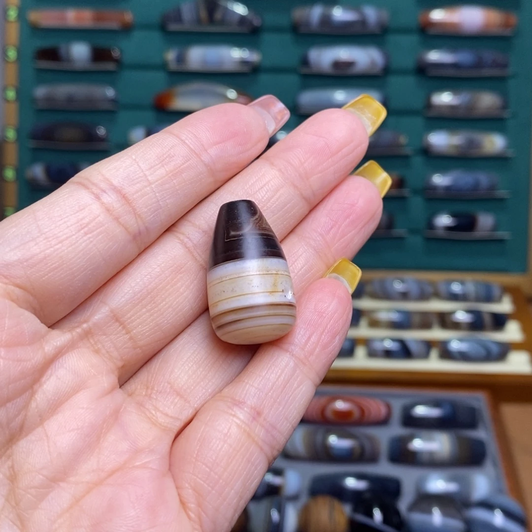漫***虎玛瑙/玉髓未镶嵌珠宝半成品