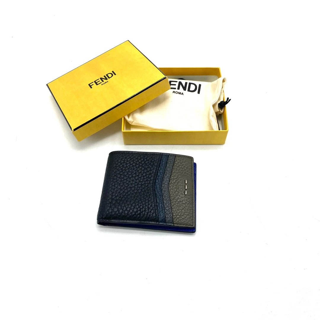 全新未使用 FENDI/芬迪 黑色全皮短款对折钱包 尺寸11/9