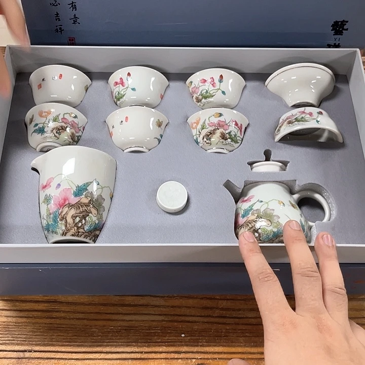 孤品茶具套装等。