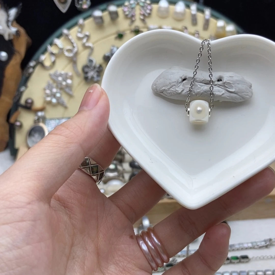 画框钛钢淡水珍珠福利骰子吊坠