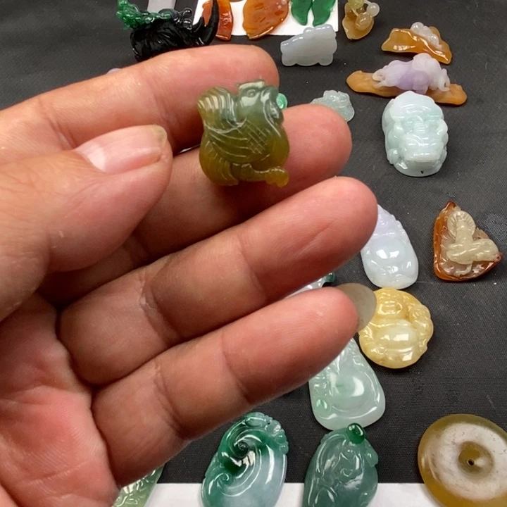 觉***醒翡翠未镶嵌颈饰翡翠