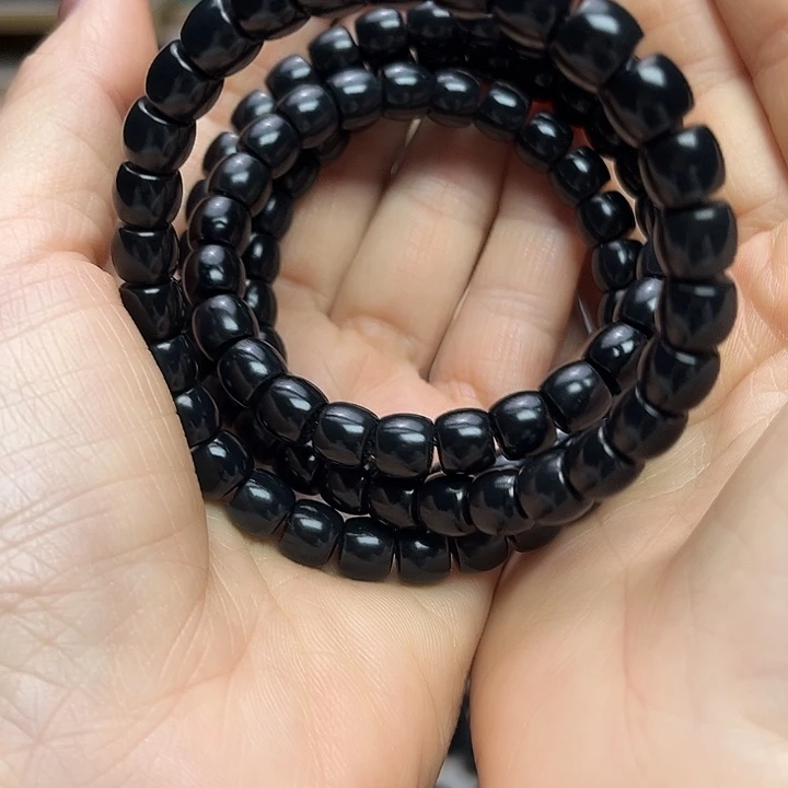 伊***辉和田玉（墨玉）未镶嵌手链卡8直切高羊脂