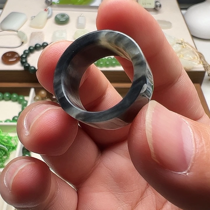 和田玉未镶嵌颈饰有断裂，福利不退换